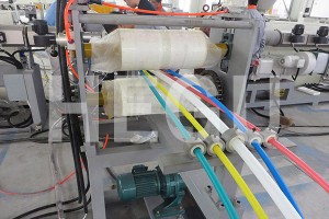 Горещо продавана машина за пластмасов екструдер за гофрирана тръба за едностенна гофрирана PE PVC тръба