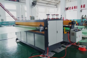 Stroj na výrobu plastových fólií PP dutý plech, stroj na vytláčanie vlnitého plechu