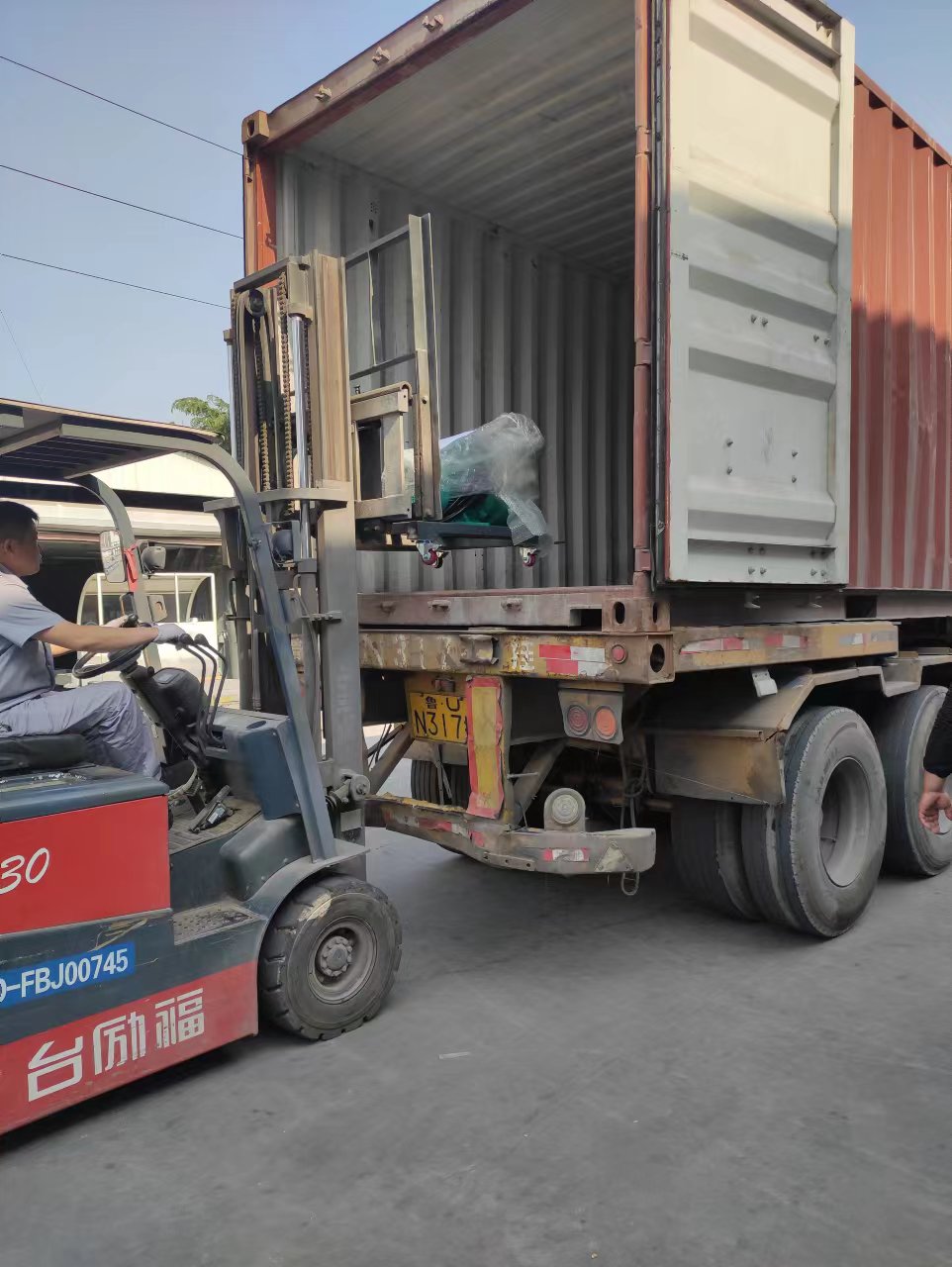PP-Hohlplatten-Extrusionslinie / PP-Hohlplattenmaschine nach Südostasien geschickt, Direktverkauf ab Werk